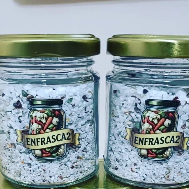 Sal gruesa especiada con pimentón ahumado, laurel y pimienta
